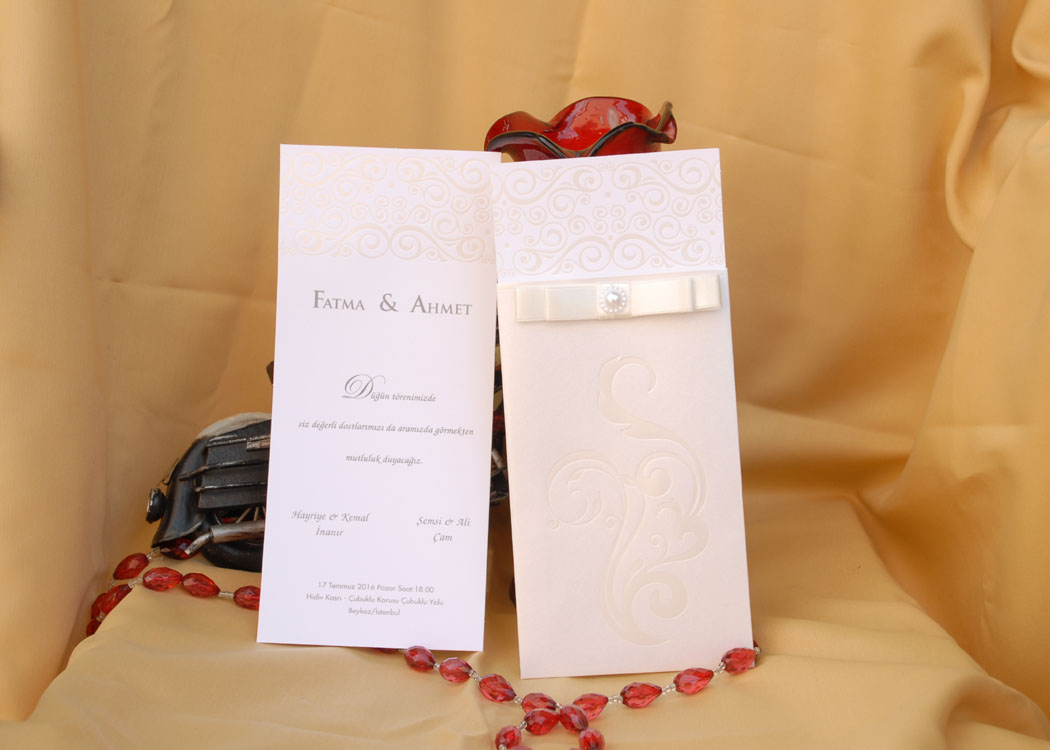 <p>* Fiyat, 1 Kutu i&ccedil;in ge&ccedil;erlidir.<br />
* Bir kutuda 100 adet davetiye bulunmaktadır.<br />
* Davetiye aksesuarları ve zarf fiyata dahildir.<br />
* Baskı &uuml;creti dahil değildir.<br />
* Katlama ve birleştirme işlemleri m&uuml;şteri tarafından yapılır.<br />
* Kağıt ve aksesuarlardan kaynaklanan desen ve ton farklılıkları olabilir.<br />
* Sitemiz &uuml;zerinden satış yapılmamaktadır.<br />
* L&uuml;tfen size en yakın satış noktamızla irtibata ge&ccedil;iniz.</p>
