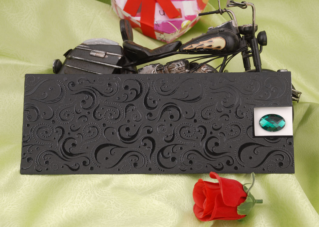 <p>* Fiyat, 1 Kutu i&ccedil;in ge&ccedil;erlidir.<br />
* Bir kutuda 100 adet davetiye bulunmaktadır.<br />
* Davetiye aksesuarları ve zarf fiyata dahildir.<br />
* Baskı &uuml;creti dahil değildir.<br />
* Katlama ve birleştirme işlemleri m&uuml;şteri tarafından yapılır.<br />
* Kağıt ve aksesuarlardan kaynaklanan desen ve ton farklılıkları olabilir.<br />
* Sitemiz &uuml;zerinden satış yapılmamaktadır.<br />
* L&uuml;tfen size en yakın satış noktamızla irtibata ge&ccedil;iniz.</p>
